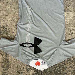 gray under armour short sleeve t-shirt